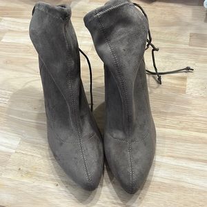 Size 9! Worn once!